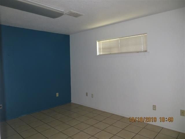 Commercial/Industrial Office: 206 Western Dr, Del Rio, TX 78840